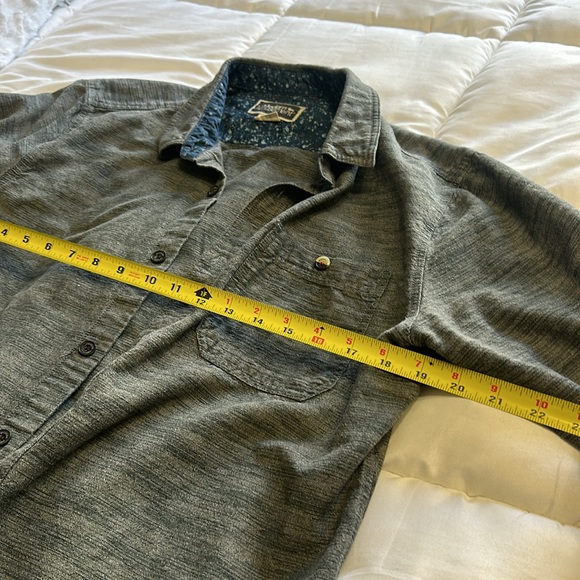 Men’s Large button down - Picture 3 of 3